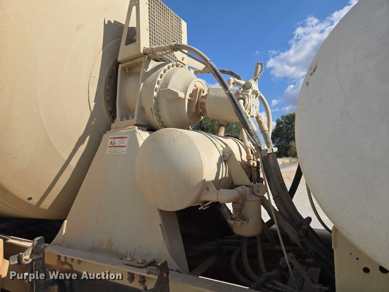 image for item EU3786 1999 Mack RD690S ready mix truck