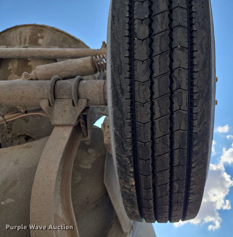 image for item EU3786 1999 Mack RD690S ready mix truck