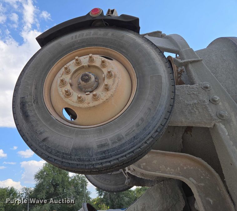 image for item EU3786 1999 Mack RD690S ready mix truck