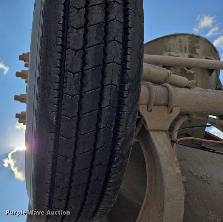 image for item EU3786 1999 Mack RD690S ready mix truck