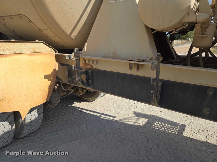 image for item EU3786 1999 Mack RD690S ready mix truck