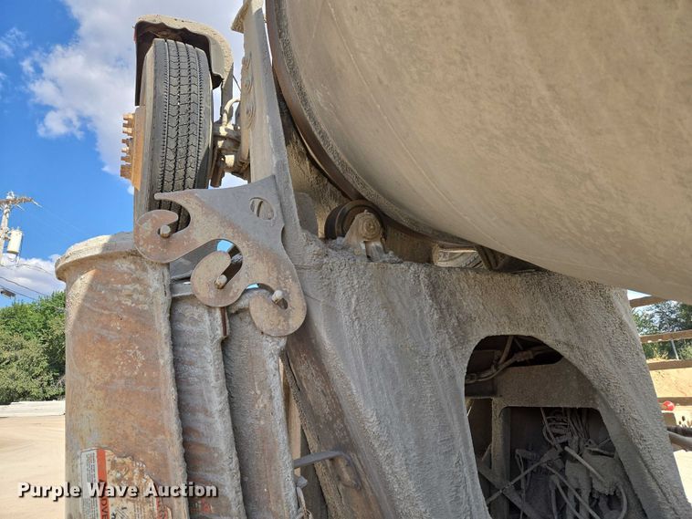 image for item EU3786 1999 Mack RD690S ready mix truck