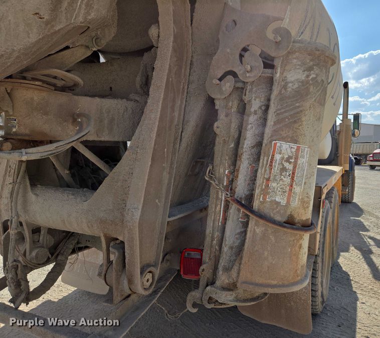 image for item EU3786 1999 Mack RD690S ready mix truck
