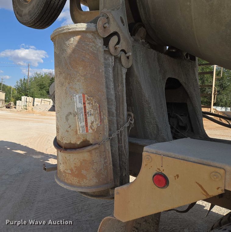 image for item EU3786 1999 Mack RD690S ready mix truck