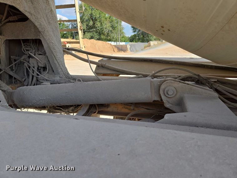 image for item EU3786 1999 Mack RD690S ready mix truck