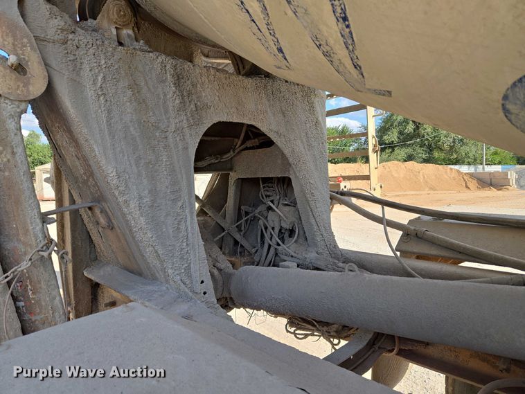 image for item EU3786 1999 Mack RD690S ready mix truck