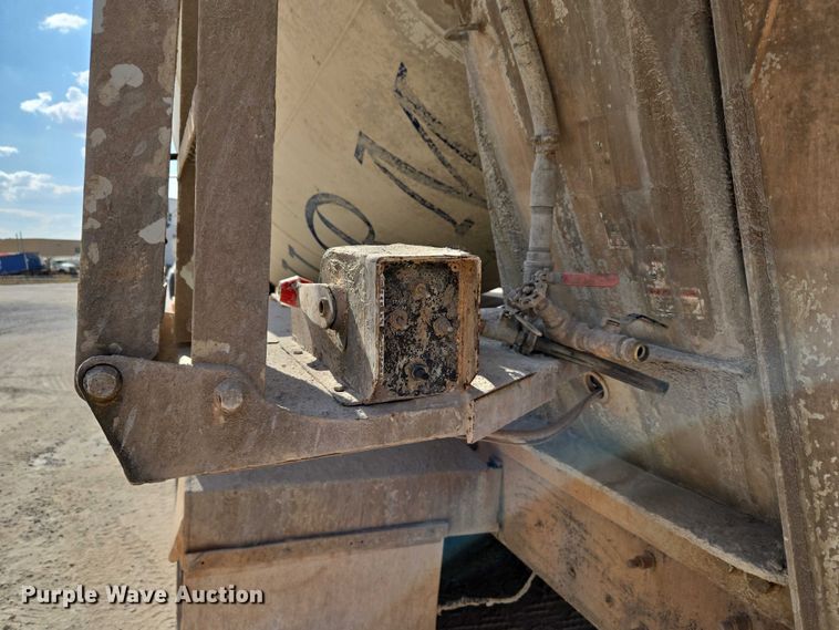 image for item EU3786 1999 Mack RD690S ready mix truck