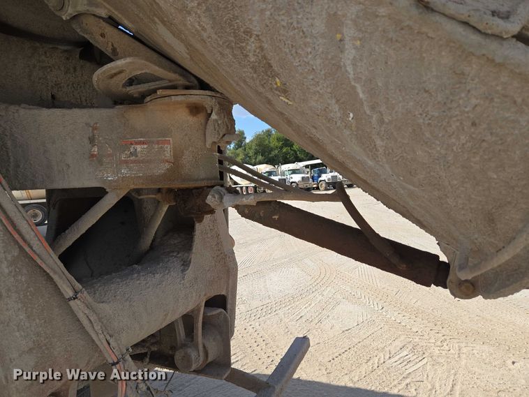 image for item EU3786 1999 Mack RD690S ready mix truck