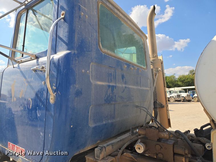 image for item EU3786 1999 Mack RD690S ready mix truck