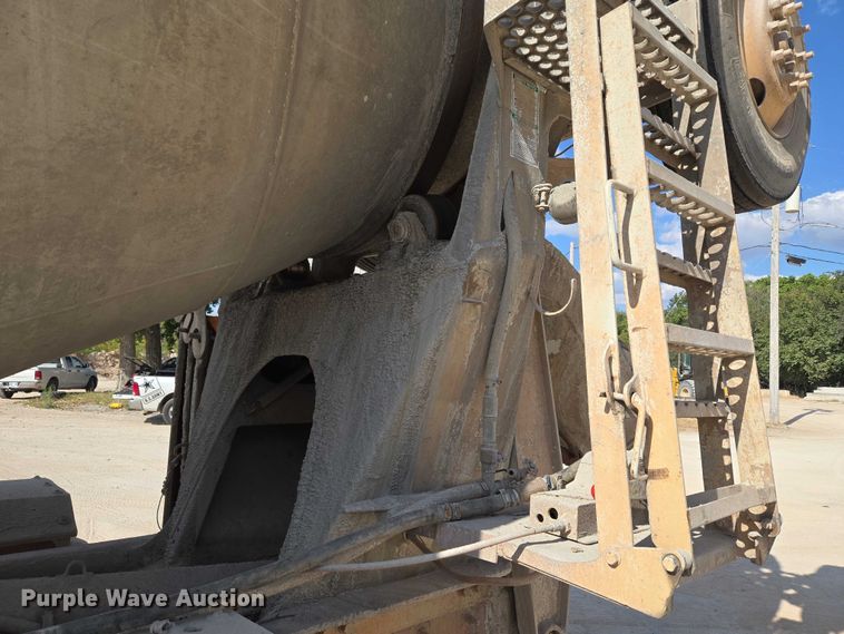 image for item EU3786 1999 Mack RD690S ready mix truck