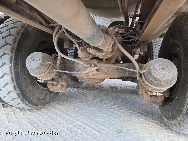 image for item EU3786 1999 Mack RD690S ready mix truck