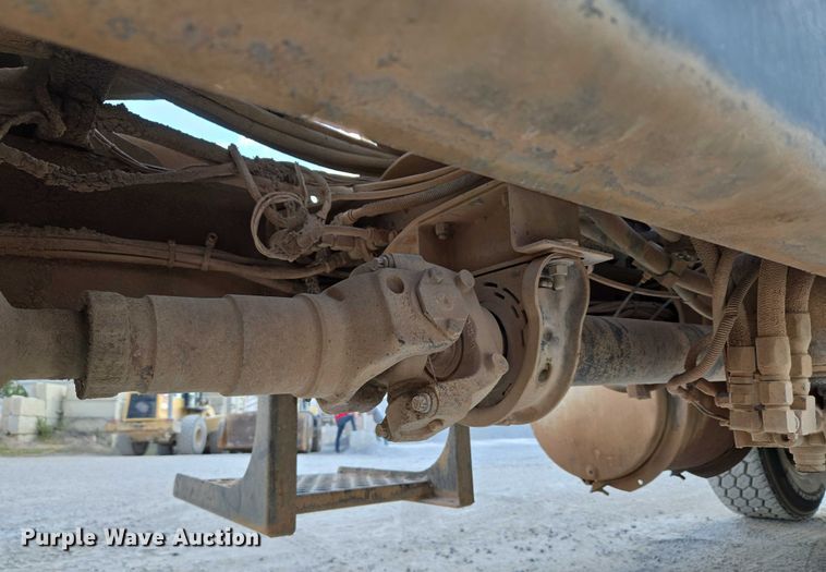 image for item EU3786 1999 Mack RD690S ready mix truck