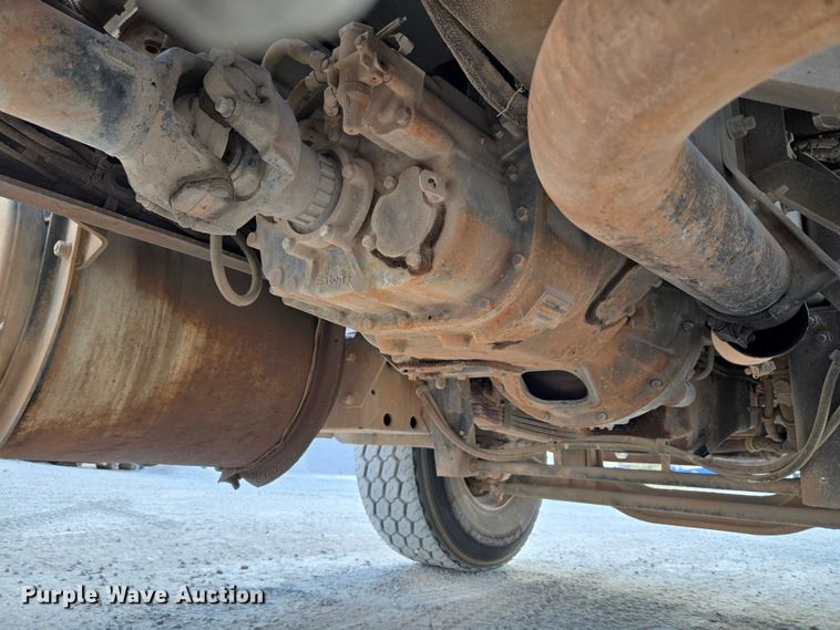 image for item EU3786 1999 Mack RD690S ready mix truck