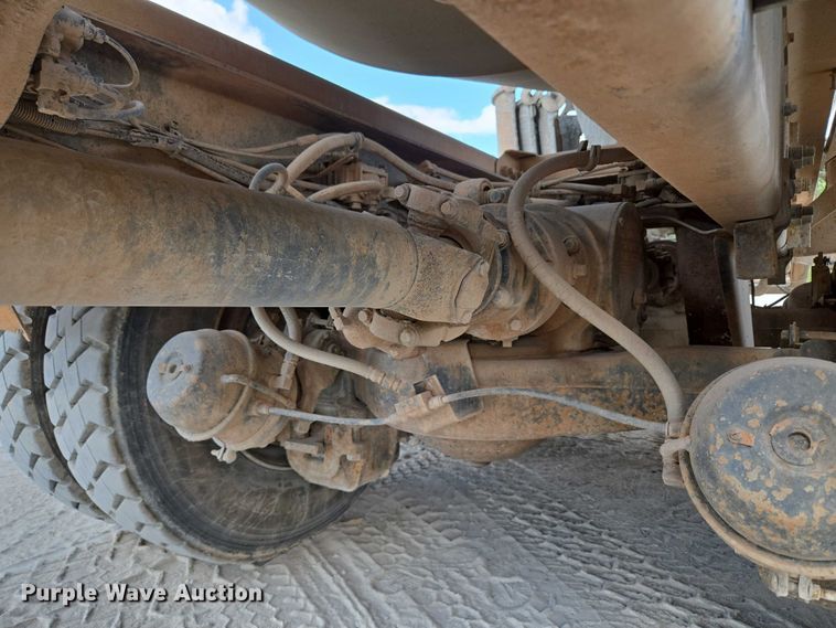 image for item EU3786 1999 Mack RD690S ready mix truck