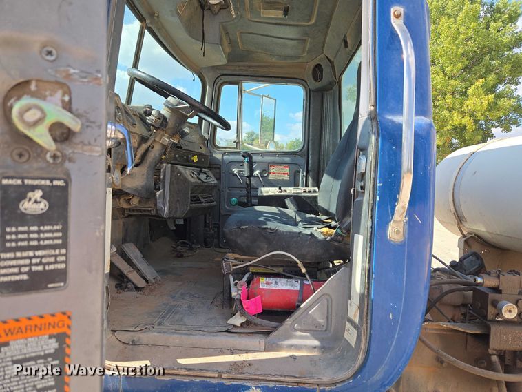 image for item EU3786 1999 Mack RD690S ready mix truck