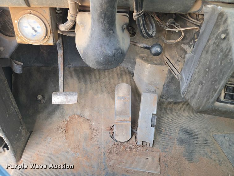 image for item EU3786 1999 Mack RD690S ready mix truck