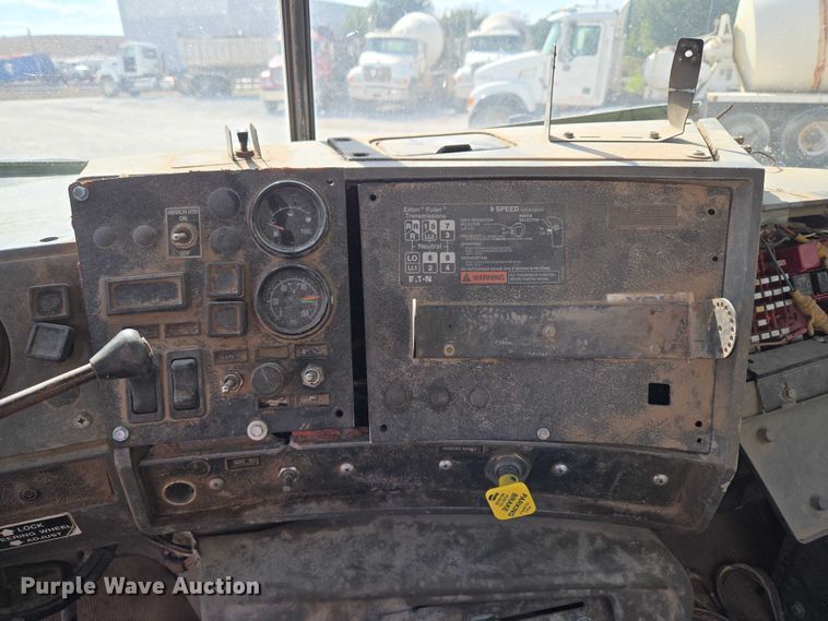 image for item EU3786 1999 Mack RD690S ready mix truck