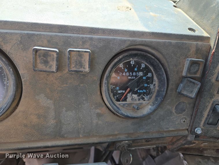 image for item EU3786 1999 Mack RD690S ready mix truck