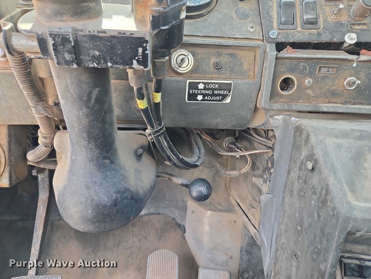 image for item EU3786 1999 Mack RD690S ready mix truck