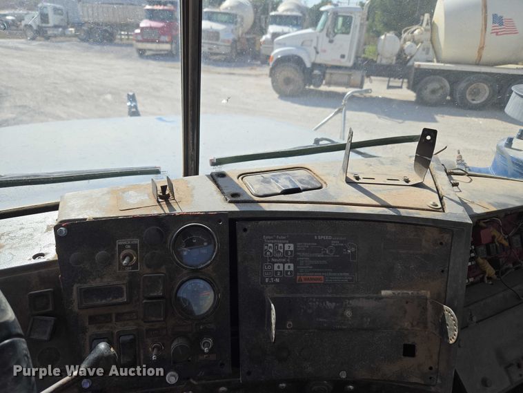 image for item EU3786 1999 Mack RD690S ready mix truck