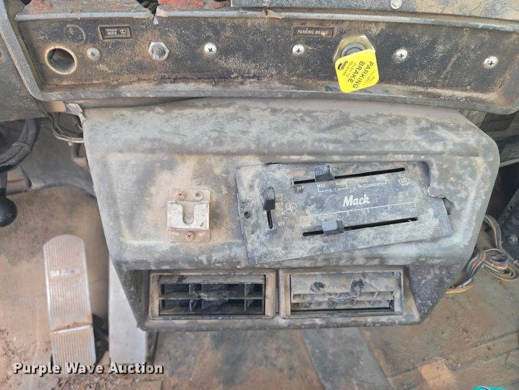 image for item EU3786 1999 Mack RD690S ready mix truck