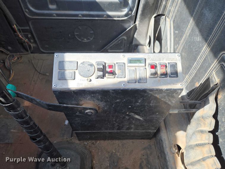 image for item EU3786 1999 Mack RD690S ready mix truck