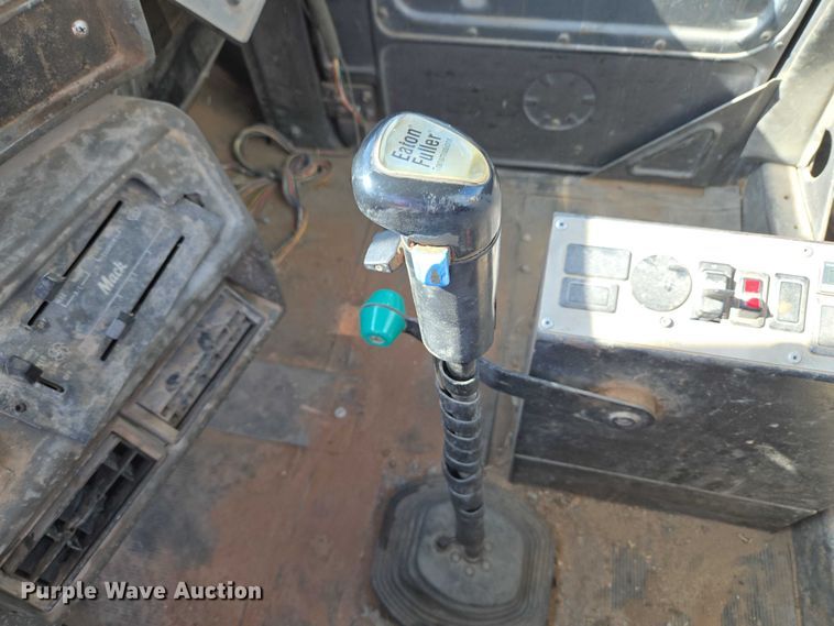 image for item EU3786 1999 Mack RD690S ready mix truck