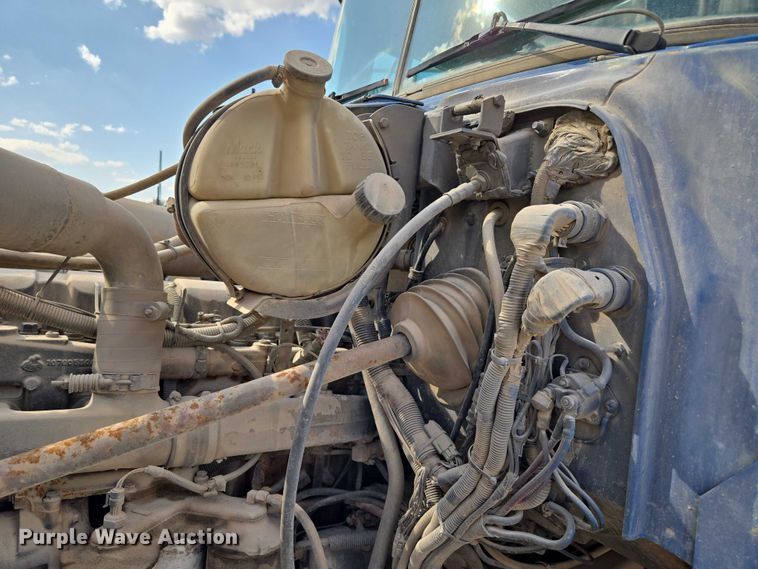 image for item EU3786 1999 Mack RD690S ready mix truck