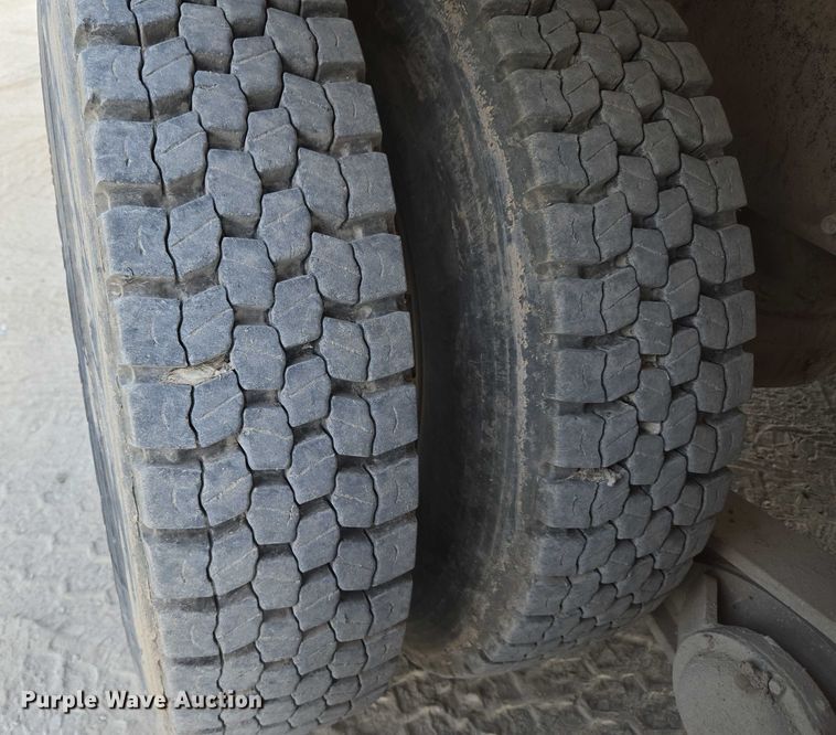 image for item EU3786 1999 Mack RD690S ready mix truck