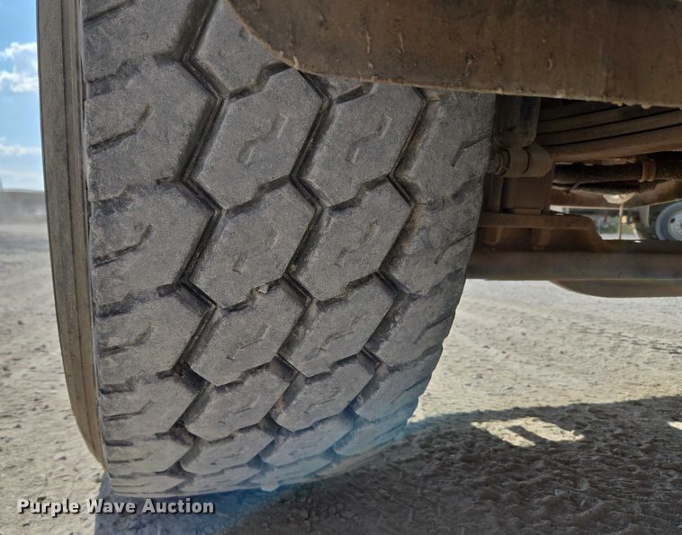 image for item EU3786 1999 Mack RD690S ready mix truck