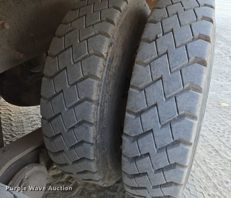 image for item EU3786 1999 Mack RD690S ready mix truck