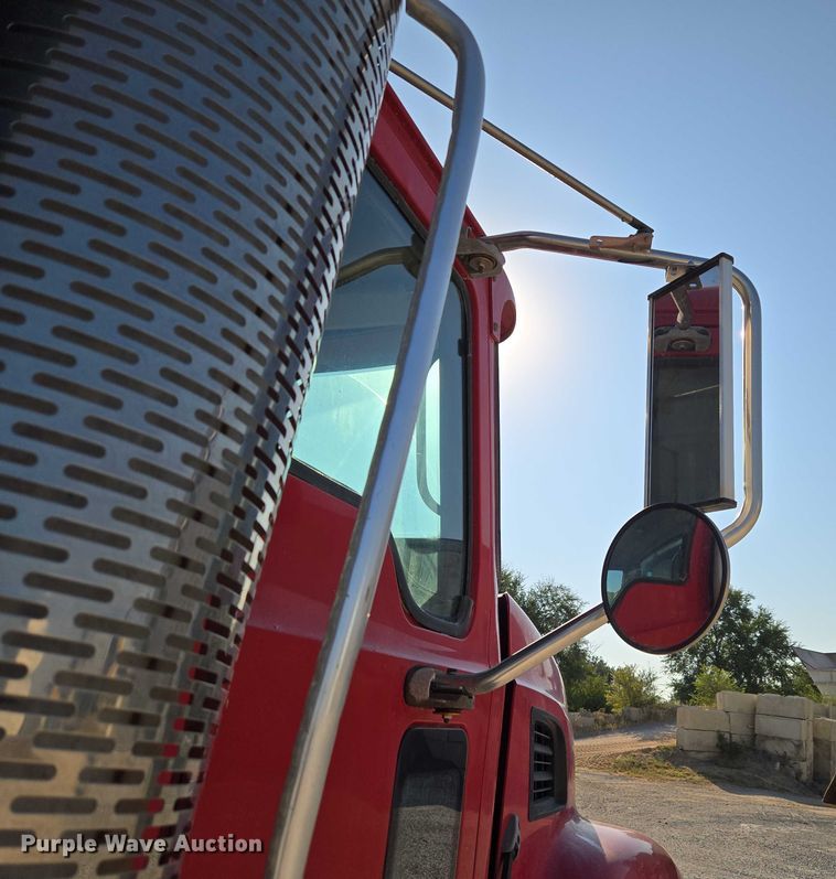 image for item EU3787 2007 Mack CV713 dump truck