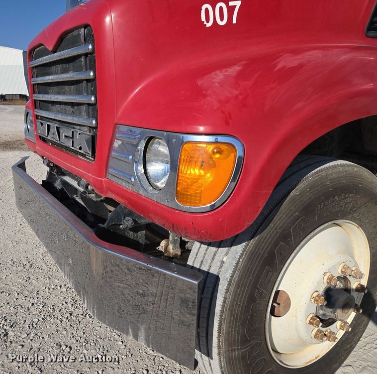 image for item EU3787 2007 Mack CV713 dump truck