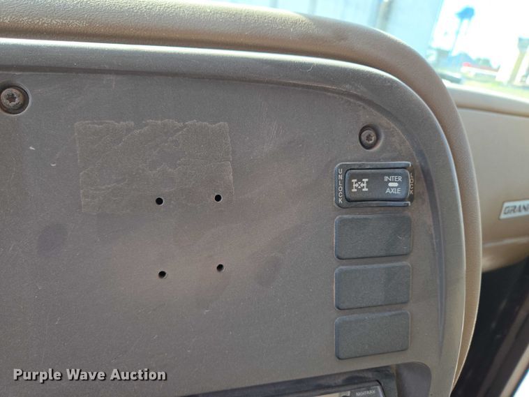 image for item EU3787 2007 Mack CV713 dump truck