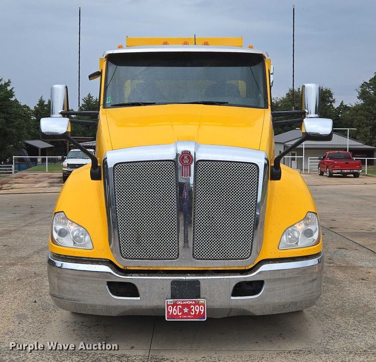 image for item EU3898 2021 Kenworth T680 dump truck