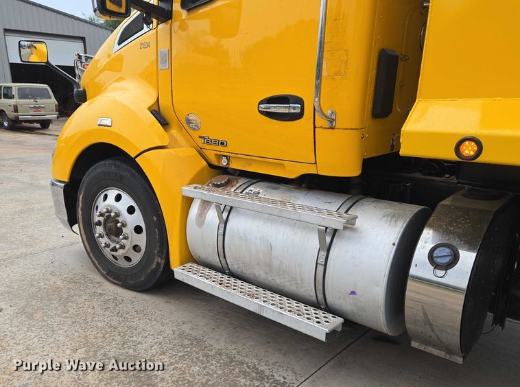 image for item EU3898 2021 Kenworth T680 dump truck