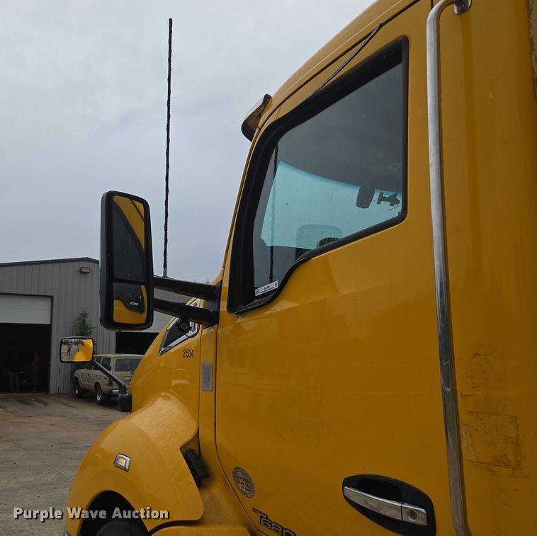 image for item EU3898 2021 Kenworth T680 dump truck