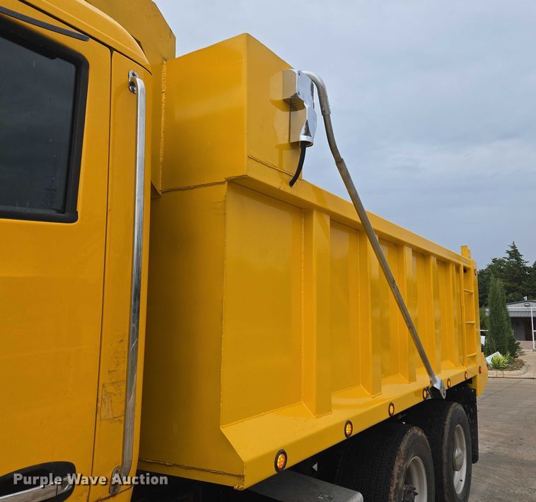 image for item EU3898 2021 Kenworth T680 dump truck