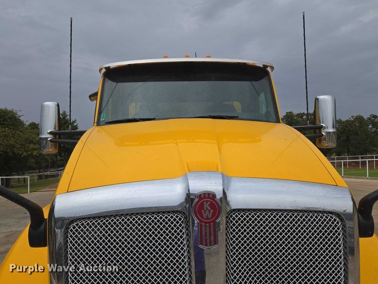 image for item EU3898 2021 Kenworth T680 dump truck