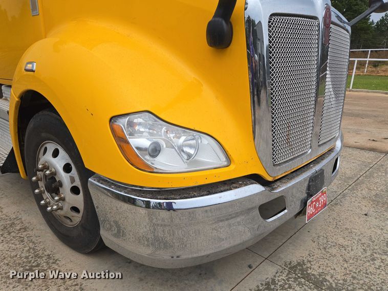 image for item EU3898 2021 Kenworth T680 dump truck