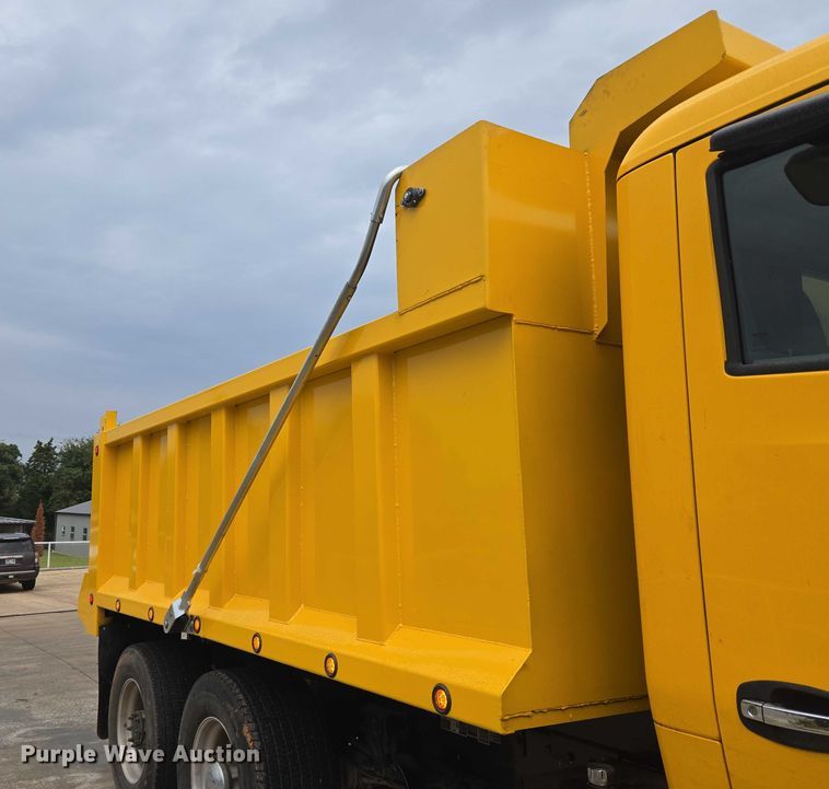 image for item EU3898 2021 Kenworth T680 dump truck