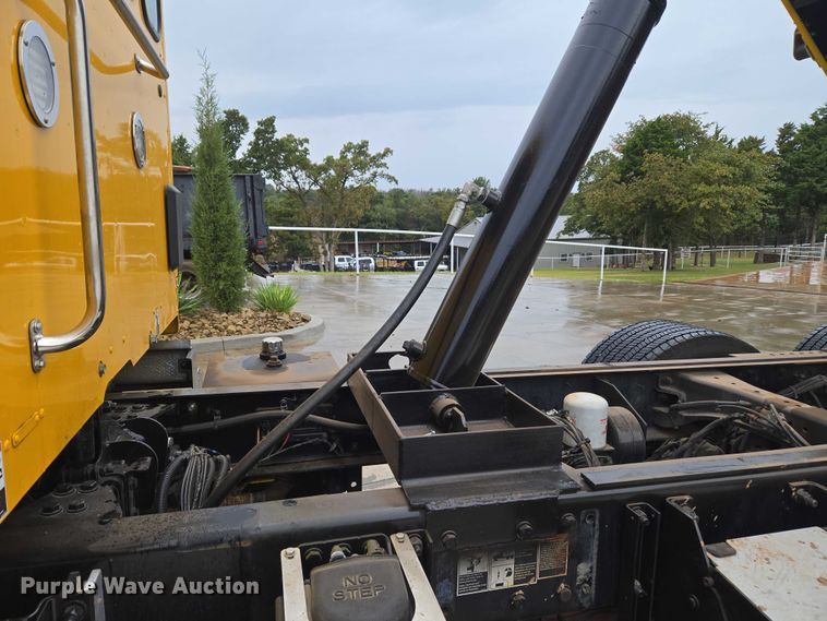 image for item EU3898 2021 Kenworth T680 dump truck