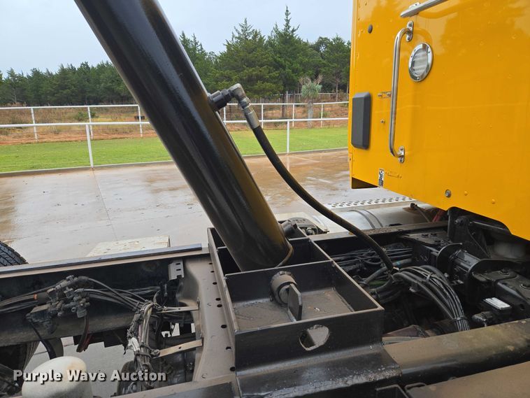 image for item EU3898 2021 Kenworth T680 dump truck