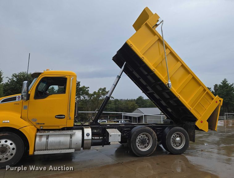 image for item EU3898 2021 Kenworth T680 dump truck