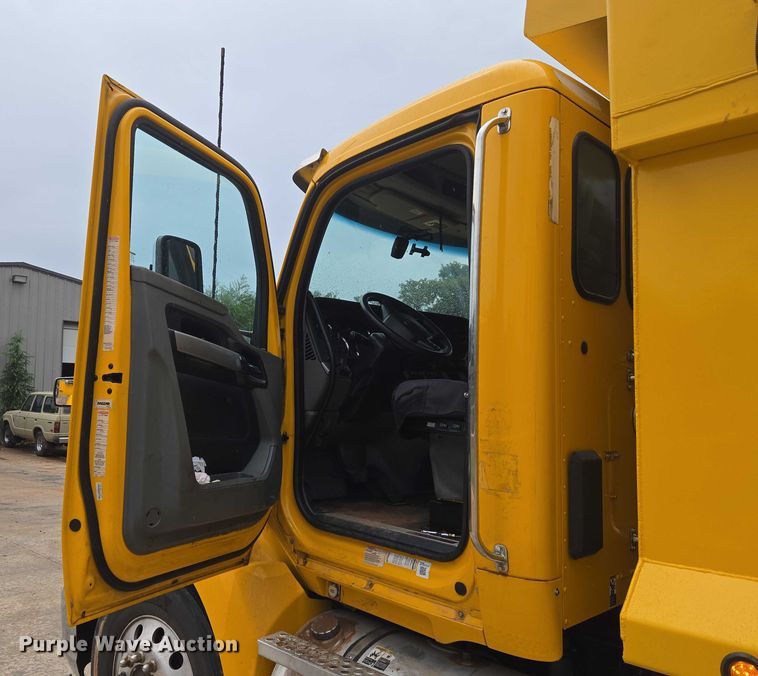 image for item EU3898 2021 Kenworth T680 dump truck