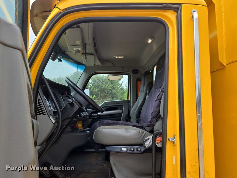 image for item EU3898 2021 Kenworth T680 dump truck