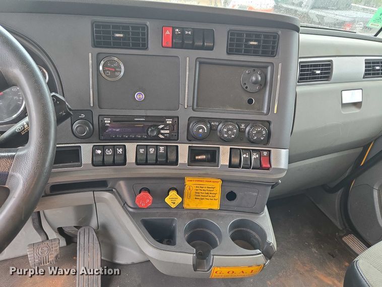 image for item EU3898 2021 Kenworth T680 dump truck