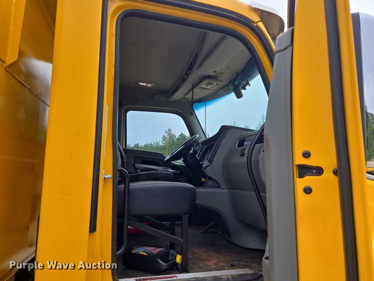 image for item EU3898 2021 Kenworth T680 dump truck