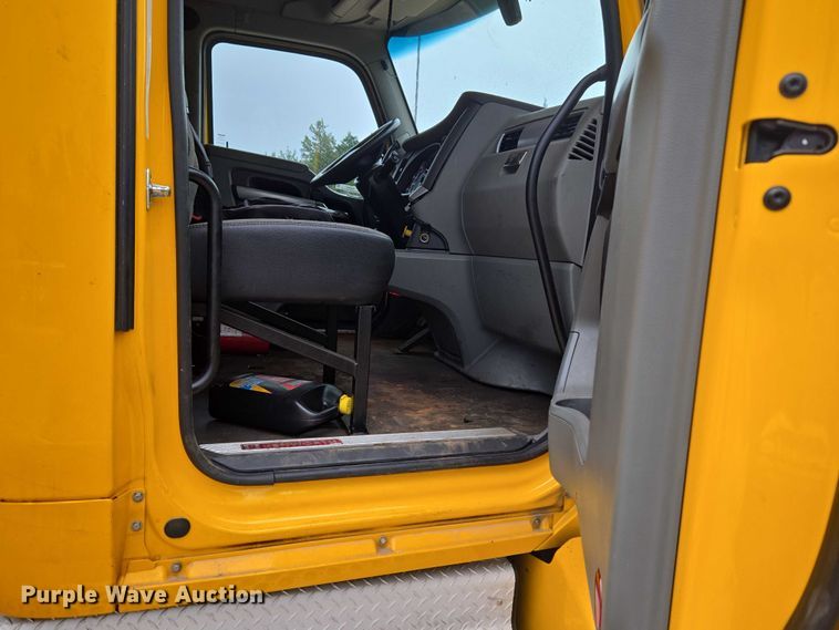 image for item EU3898 2021 Kenworth T680 dump truck