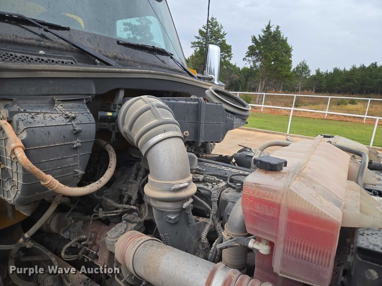 image for item EU3898 2021 Kenworth T680 dump truck